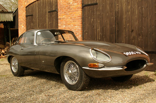 La Jaguar E-Type più famosa del mondo con ruote Borrani