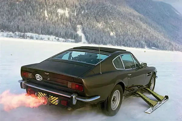 007's Aston Martin V8 Vantage with Outrigger Skis
