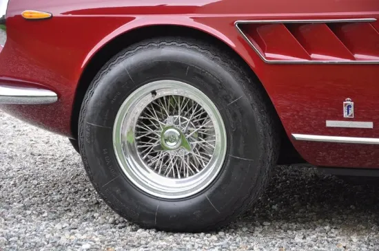 Ferrari 330 GTC with 205 R 14 Michelin XWX