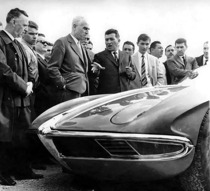 Ferrucio Lamborghini explains 350 GTV to motor journalist Giovanni Canestrini