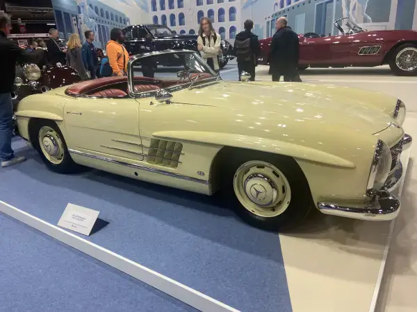 Click to enlarge 1963 Mercedes-Benz 300 SL Roadster Tyres