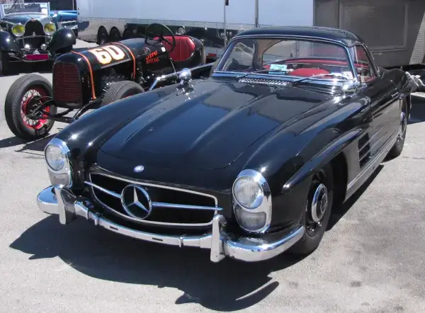 Click to enlarge Black Mercedes-Benz Gullwing on Classic Tyres