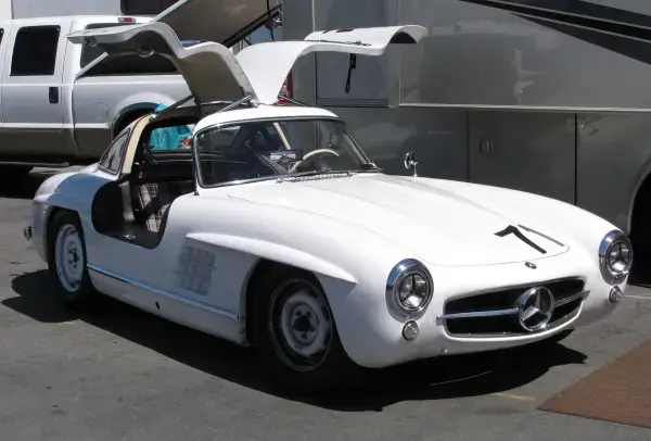 Click to enlarge A White Mercedes-Benz Gullwing
