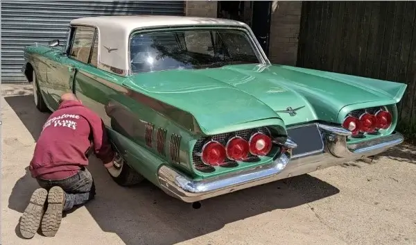 Click to enlarge Pneumatici Ford T-Bird del 1960
